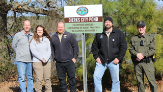 Image of Weyerhaeuser representatives and state and local officials who toured the Dierks City Pond site.